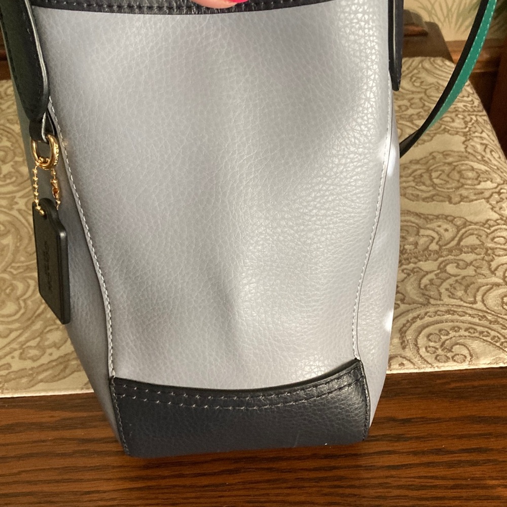 COACH EUC Tote 27 In Colorblock With Horse And Carriage Twilight Blue/Green/Navy - Picture 10 of 11